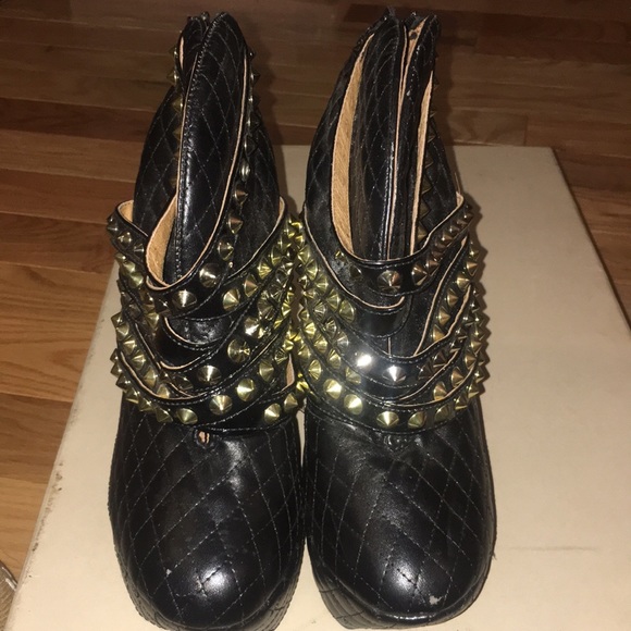 Booties/Shoes - Picture 2 of 4